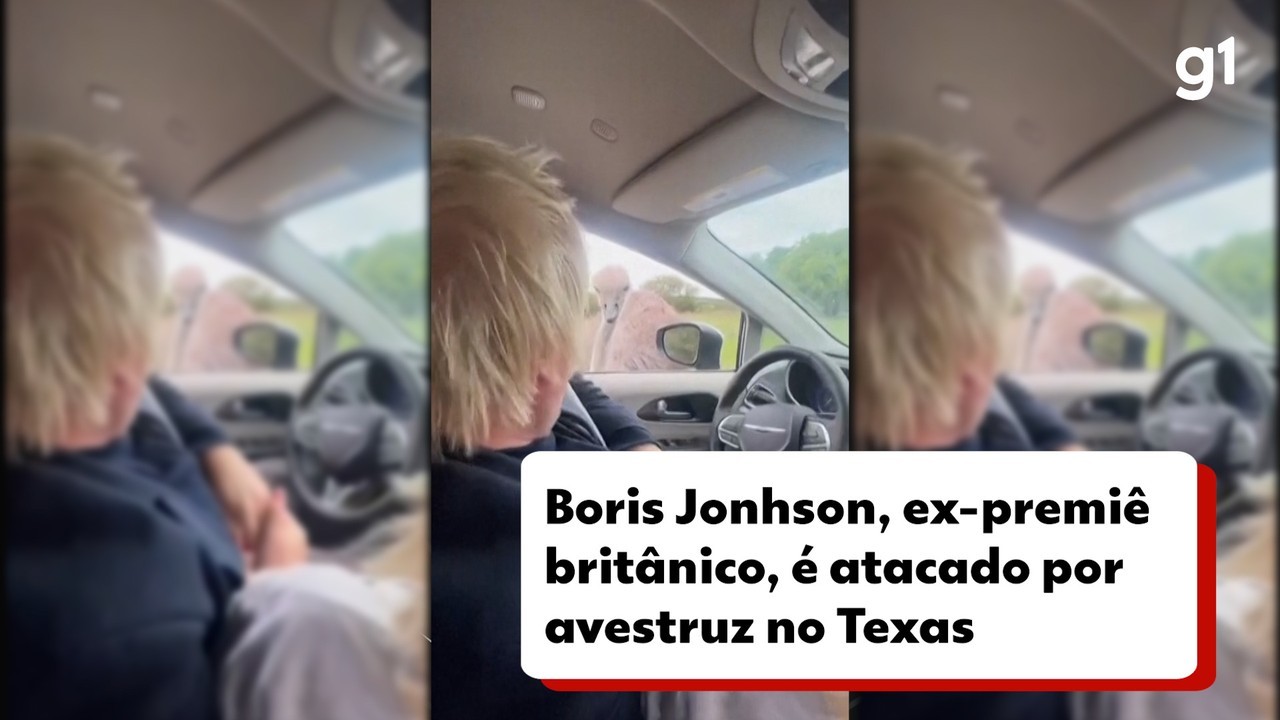 VÍDEO: Boris Jonhson, ex-premiê britânico, é mordido por avestruz no Texas