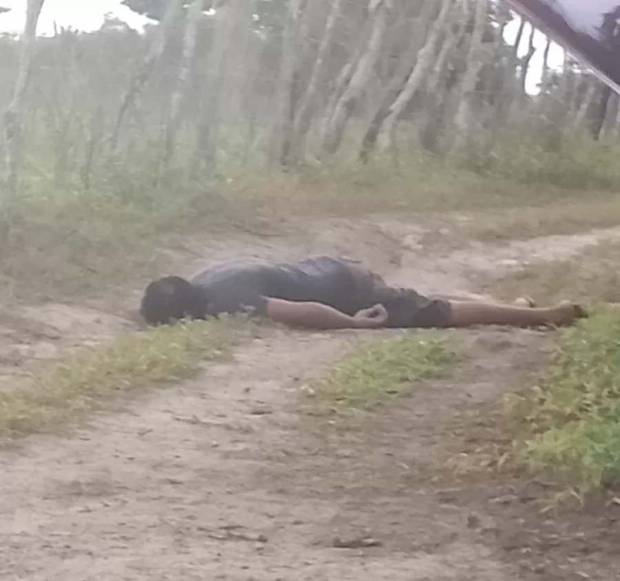 CORPO DE HOMEM COM MARCAS DE ESPANCAMENTO E TIROS É ENCONTRADO EM ESTRADA RURAL DE ALTINHO