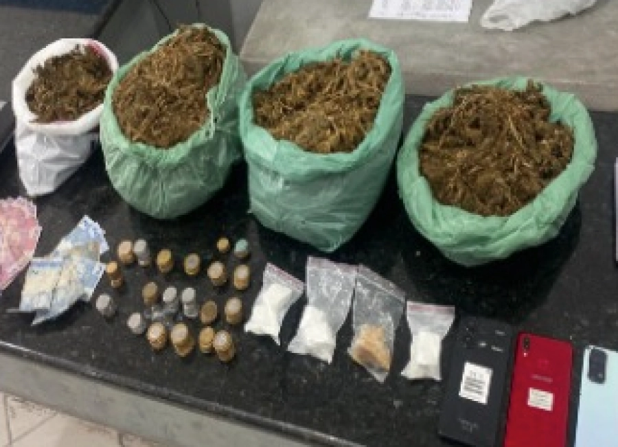 Casal é preso com quase 3 kg de maconha durante entrega em Santa Cruz do Capibaribe
